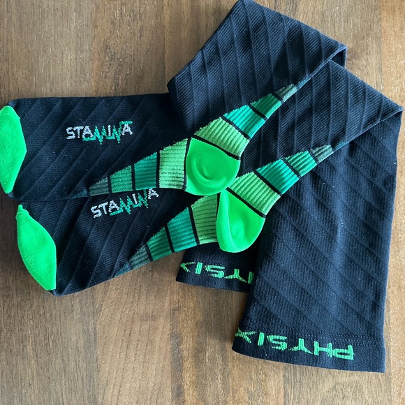 Physix Gear Compression Socks - Picture 3 of 3